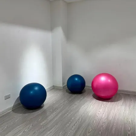 Spacious 1-Br Condo Near Bgc W Pool And Gym