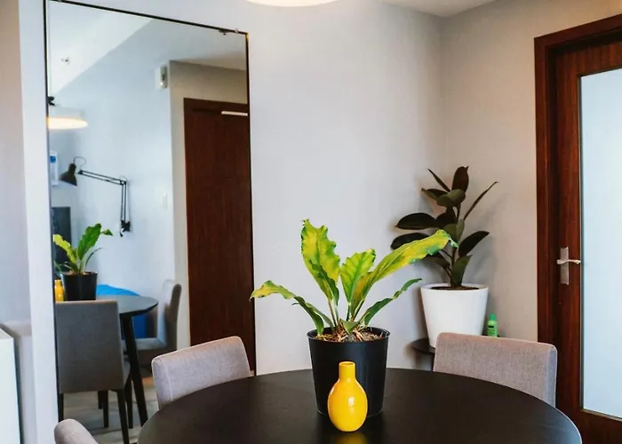 Aparthotel Spacious 1-br Near Bgc W Pool And Gym Manila