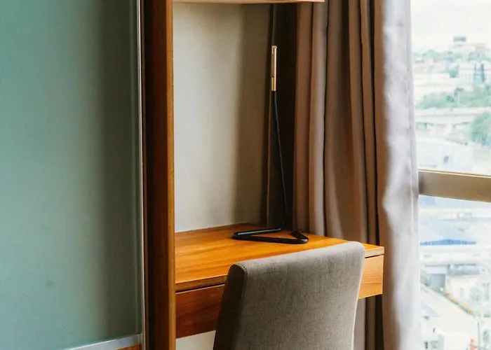 Aparthotel Spacious 1-br Near Bgc W Pool And Gym
