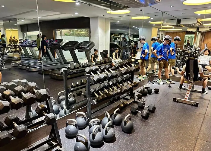 Aparthotel Spacious 1-br Near Bgc W Pool And Gym Manila